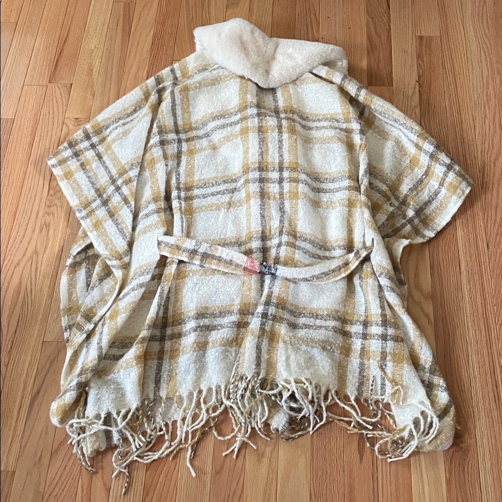 Bon Voyage Poncho Womens Beige Tan Plaid Fringe Wrap Boho Preppy Country Western - Picture 8 of 9